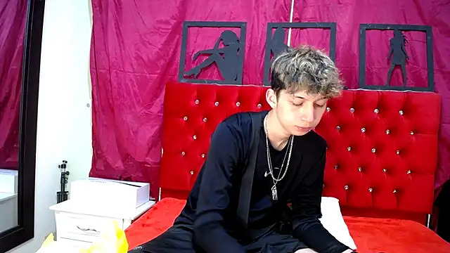  Thomas hot  online show from February 16, 12:11 am