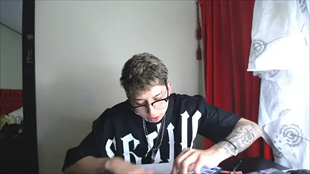  Thomas hot  online show from December 27, 7:46 pm
