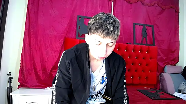  Thomas hot  online show from March 7, 1:53 am