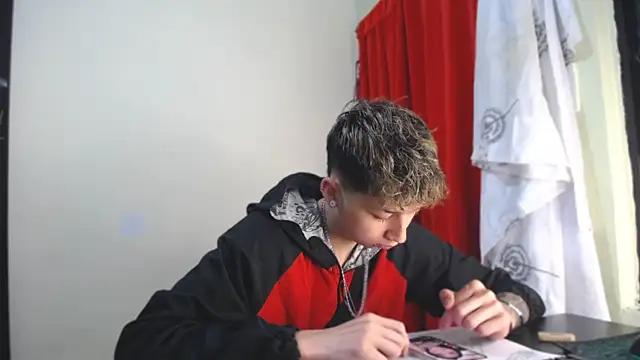  Thomas hot  online show from January 9, 9:37 pm