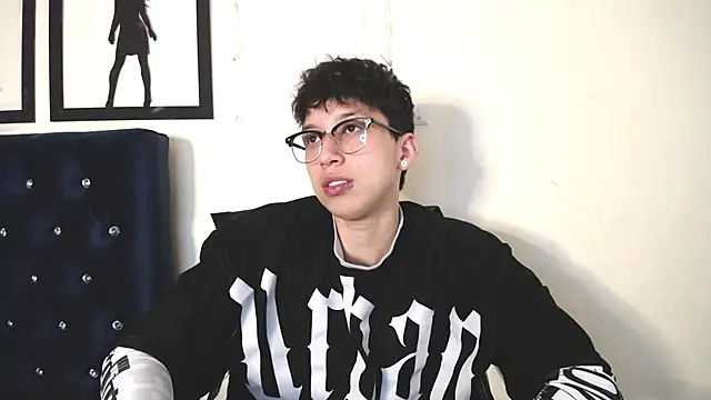  Thomas hot  online show from October 31, 4:14 am