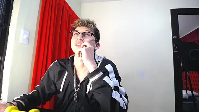  Thomas hot  online show from January 31, 6:57 pm