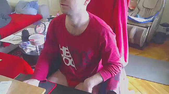 Snapshot of RealManHaveHairy chatting on March 5, 8:21 am RealManHaveHairy online show from March 5, 8:21 am