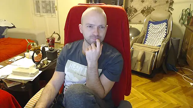 Snapshot of RealManHaveHairy chatting on December 12, 9:37 pm RealManHaveHairy online show from December 12, 9:37 pm