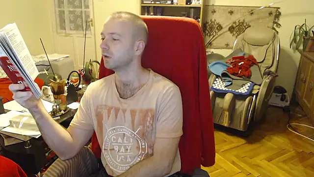 Snapshot of RealManHaveHairy chatting on December 8, 2:28 am RealManHaveHairy online show from December 8, 2:28 am