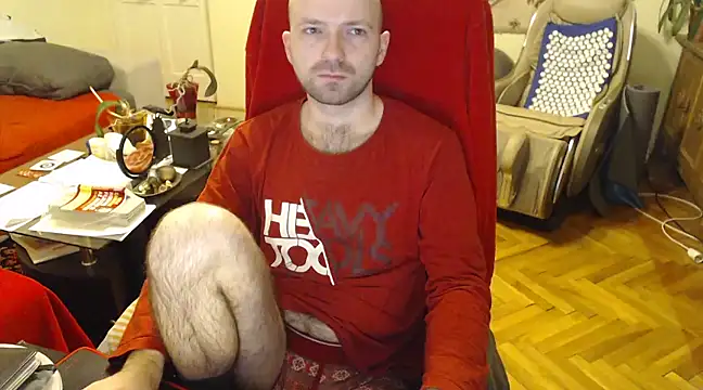 Snapshot of RealManHaveHairy chatting on December 13, 11:06 pm RealManHaveHairy online show from December 13, 11:06 pm