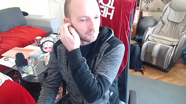 Snapshot of RealManHaveHairy chatting on February 3, 12:47 pm RealManHaveHairy online show from February 3, 12:47 pm