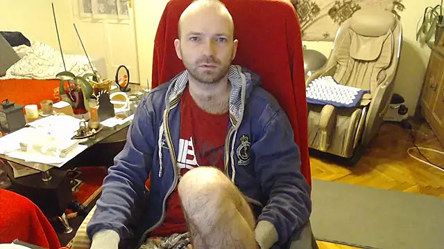 Snapshot of RealManHaveHairy chatting on December 6, 2:57 am RealManHaveHairy online show from December 6, 2:57 am