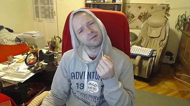 Snapshot of RealManHaveHairy chatting on December 9, 1:40 am RealManHaveHairy online show from December 9, 1:40 am