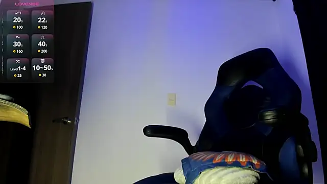 Snapshot of male_pussy chatting on December 3, 3:07 am male pussy online show from December 3, 3:07 am