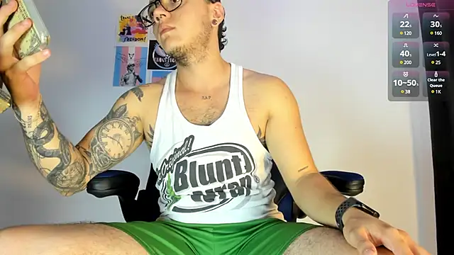 Snapshot of male_pussy chatting on January 17, 6:14 pm male pussy online show from January 17, 6:14 pm