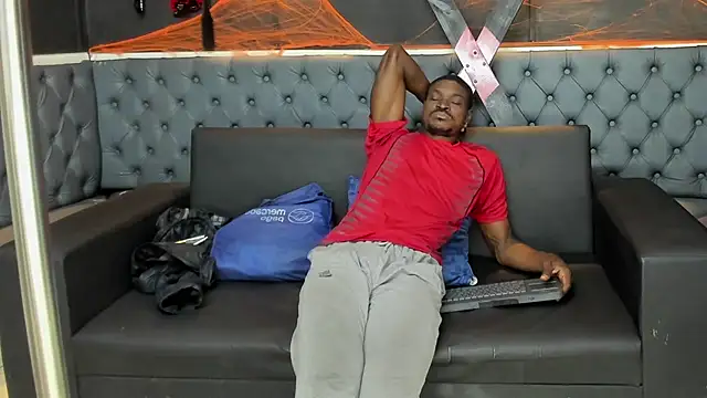 Snapshot of Terrance_z chatting on October 25, 7:59 pm Terrance z online show from October 25, 7:59 pm