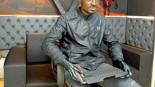 Snapshot of Terrance_z chatting on October 29, 6:27 am Terrance z online show from October 29, 6:27 am