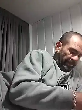 Snapshot of DJUX chatting on January 7, 7:11 am DJUX online show from January 7, 7:11 am