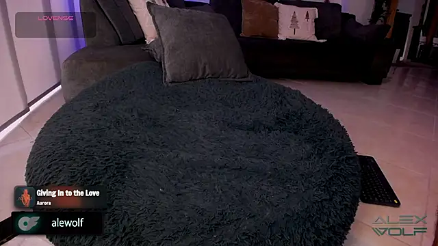 Snapshot of alex_wolf_ chatting on December 28, 3:59 pm alex wolf online show from December 28, 3:59 pm