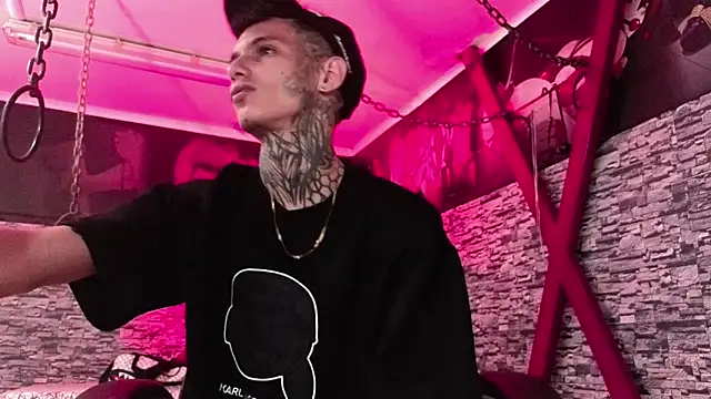 Stuart Boy  online show from October 31, 4:14 am