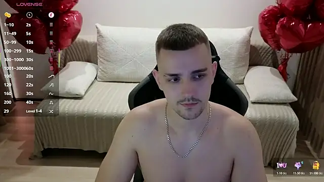 Snapshot of Larstar01 chatting on October 29, 11:07 pm Larstar01 online show from October 29, 11:07 pm