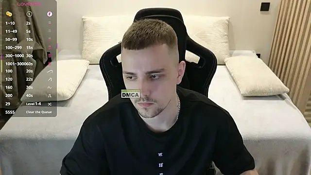 Larstar01 online show from April 3, 9:00 pm