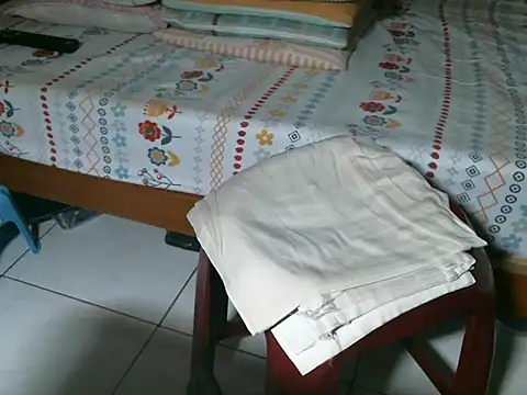 Snapshot of triangle0623 chatting on October 10, 10:31 am triangle0623 online show from October 10, 10:31 am