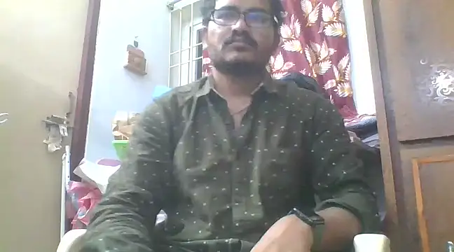 Snapshot of naughtymike0007 chatting on December 28, 11:37 pm naughtymike0007 online show from December 28, 11:37 pm