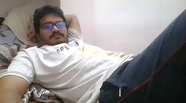 Snapshot of naughtymike0007 chatting on December 24, 3:26 pm naughtymike0007 online show from December 24, 3:26 pm