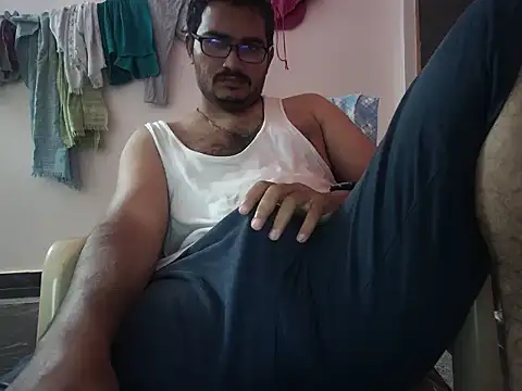 Snapshot of naughtymike0007 chatting on December 10, 1:29 am naughtymike0007 online show from December 10, 1:29 am