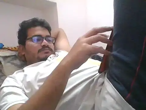 Snapshot of naughtymike0007 chatting on December 17, 3:49 pm naughtymike0007 online show from December 17, 3:49 pm