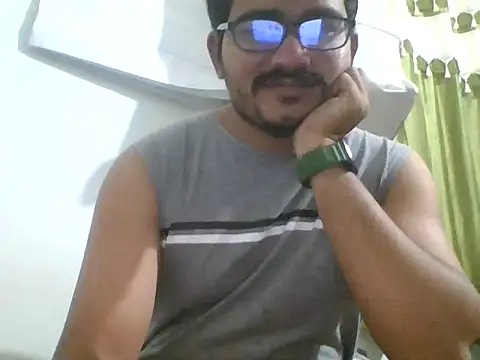 Snapshot of naughtymike0007 chatting on December 15, 9:35 am naughtymike0007 online show from December 15, 9:35 am