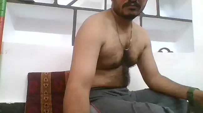 Snapshot of naughtymike0007 chatting on December 24, 2:32 am naughtymike0007 online show from December 24, 2:32 am