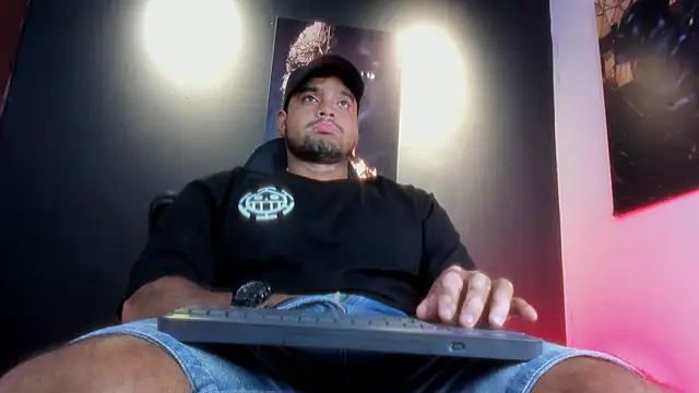 Snapshot of Big_furry_bear13 chatting on October 19, 11:02 am Big furry bear13 online show from October 19, 11:02 am