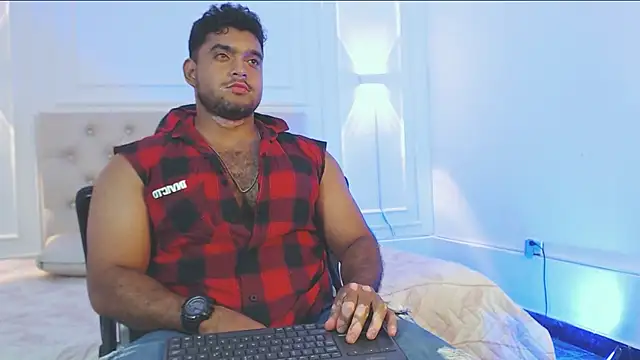 Snapshot of Big_furry_bear13 chatting on October 29, 5:54 am Big furry bear13 online show from October 29, 5:54 am