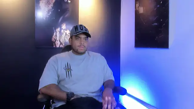 Snapshot of Big_furry_bear13 chatting on October 15, 5:26 am Big furry bear13 online show from October 15, 5:26 am