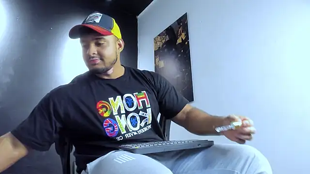 Big furry bear13 online show from May 8, 5:41 am
