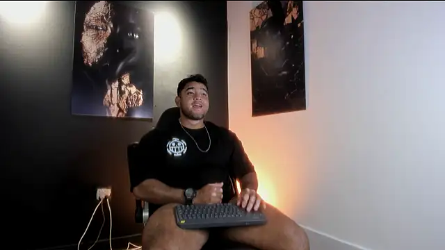 Snapshot of Big_furry_bear13 chatting on October 24, 6:59 am Big furry bear13 online show from October 24, 6:59 am