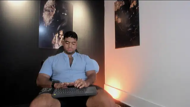 Snapshot of Big_furry_bear13 chatting on October 25, 7:10 am Big furry bear13 online show from October 25, 7:10 am