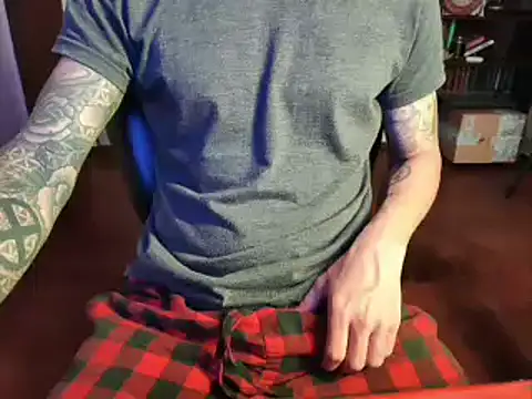 Snapshot of rumplstink chatting on October 19, 5:01 am rumplstink online show from October 19, 5:01 am