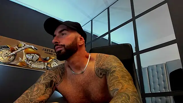 Snapshot of AronGrant chatting on September 10, 9:30 am AronGrant online show from September 10, 9:30 am
