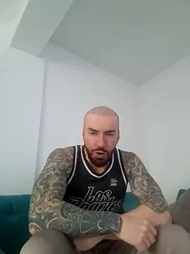 Snapshot of AronGrant chatting on December 22, 7:22 am AronGrant online show from December 22, 7:22 am