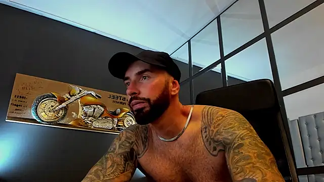 Snapshot of AronGrant chatting on September 12, 10:26 am AronGrant online show from September 12, 10:26 am