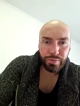 Snapshot of AronGrant chatting on March 2, 12:25 pm AronGrant online show from March 2, 12:25 pm