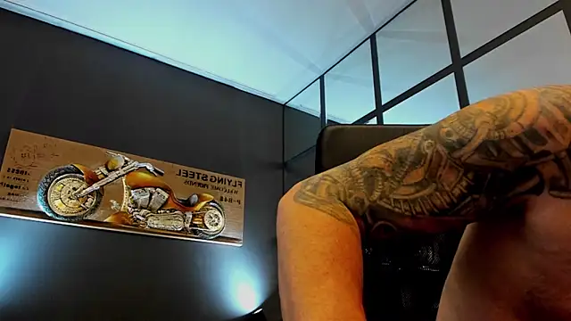 Snapshot of AronGrant chatting on September 14, 11:23 am AronGrant online show from September 14, 11:23 am