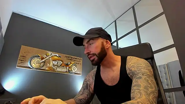 Snapshot of AronGrant chatting on March 16, 8:54 am AronGrant online show from March 16, 8:54 am