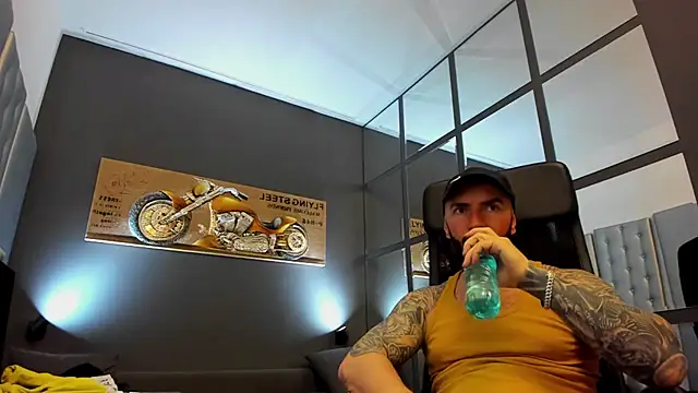 Snapshot of AronGrant chatting on January 26, 8:57 am AronGrant online show from January 26, 8:57 am