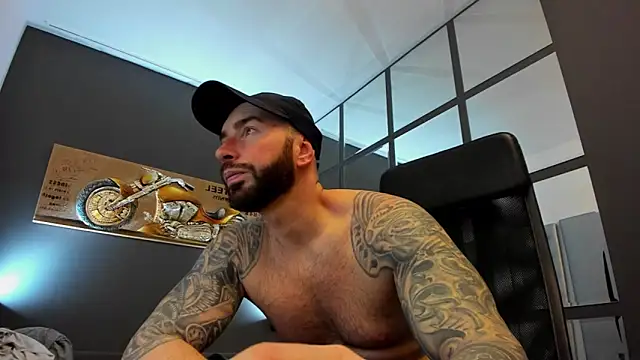 Snapshot of AronGrant chatting on February 28, 8:53 am AronGrant online show from February 28, 8:53 am