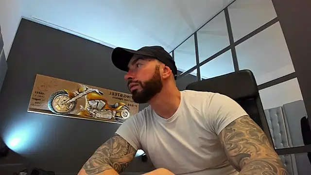 Snapshot of AronGrant chatting on February 26, 8:48 am AronGrant online show from February 26, 8:48 am