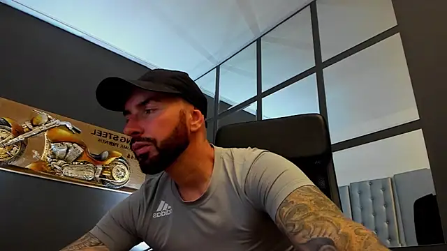 Snapshot of AronGrant chatting on October 23, 8:29 am AronGrant online show from October 23, 8:29 am