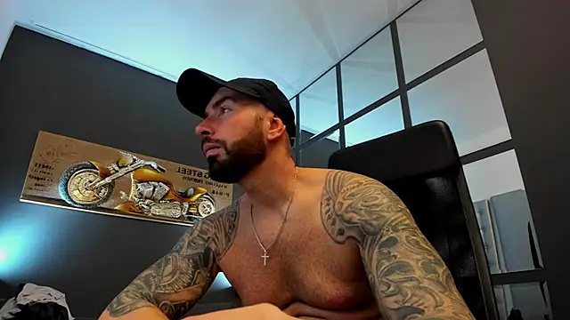 Snapshot of AronGrant chatting on December 11, 8:59 am AronGrant online show from December 11, 8:59 am