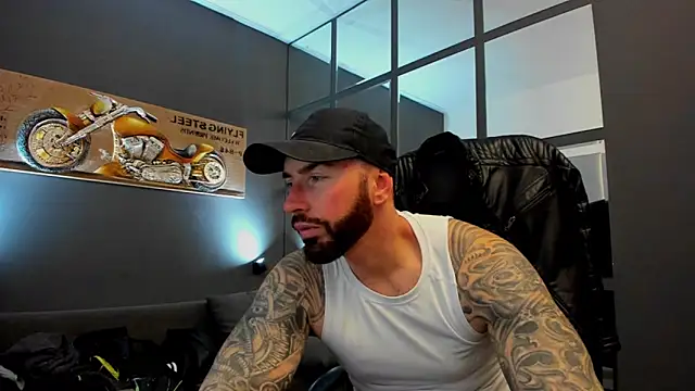Snapshot of AronGrant chatting on February 12, 8:16 am AronGrant online show from February 12, 8:16 am