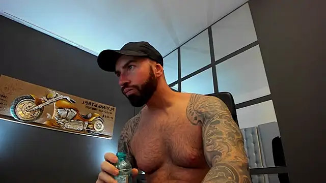 Snapshot of AronGrant chatting on January 24, 9:28 am AronGrant online show from January 24, 9:28 am