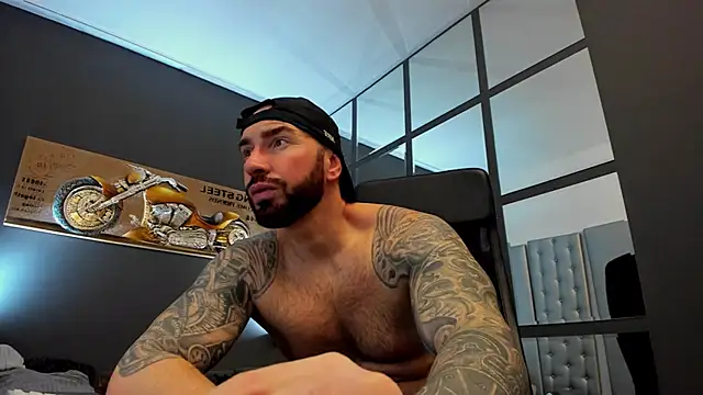 Snapshot of AronGrant chatting on February 19, 8:44 am AronGrant online show from February 19, 8:44 am